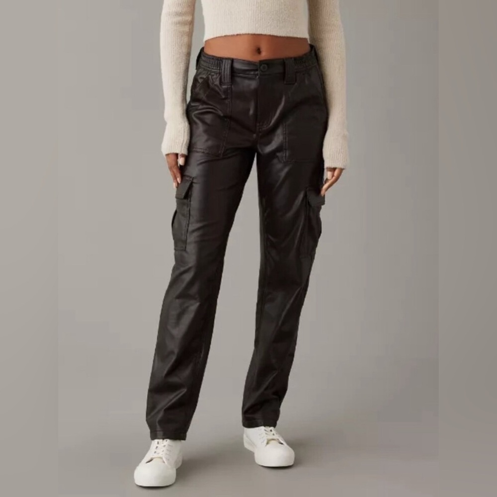 EUC American Eagle Stretch Vegan Leather Cargo Pants - 14 - Black